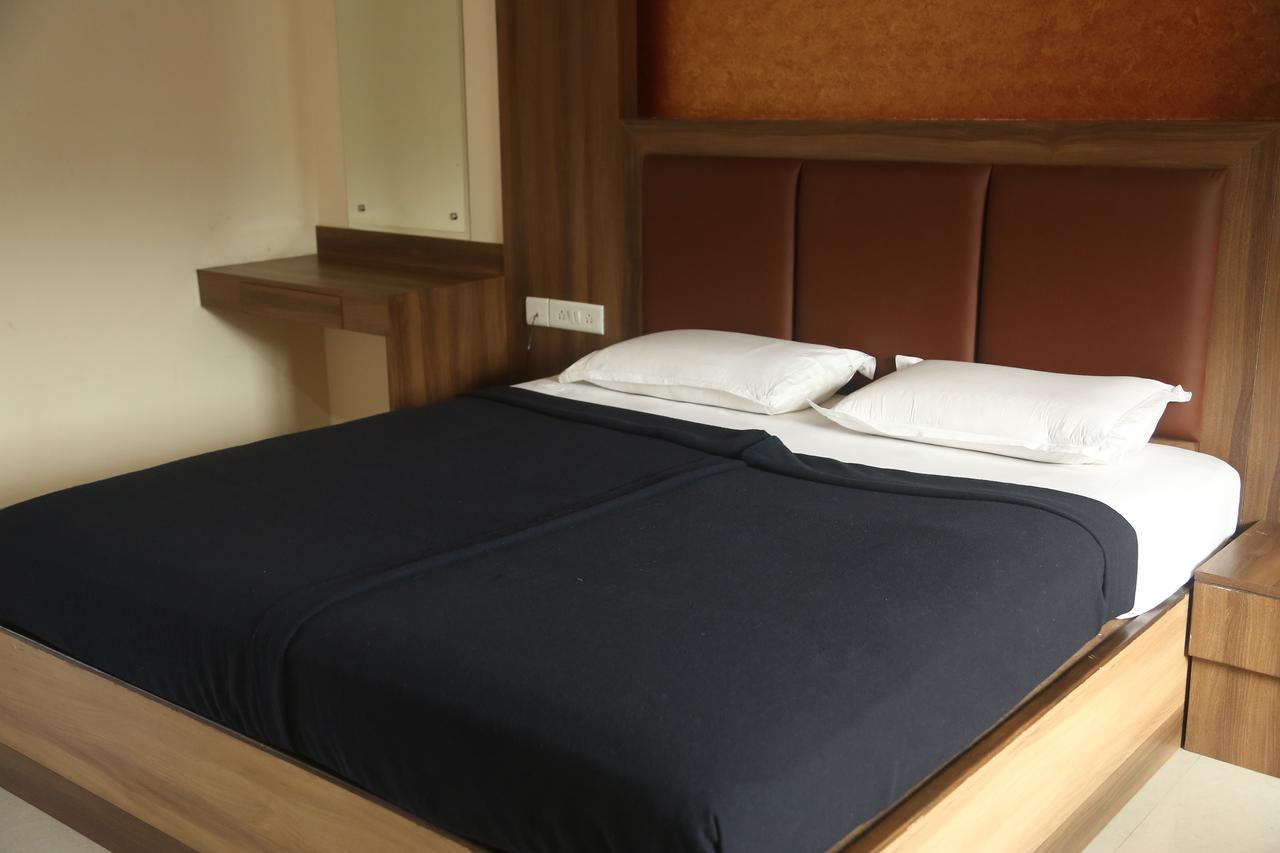 Hotel Dwaraka Paradise Haiderabad Buitenkant foto