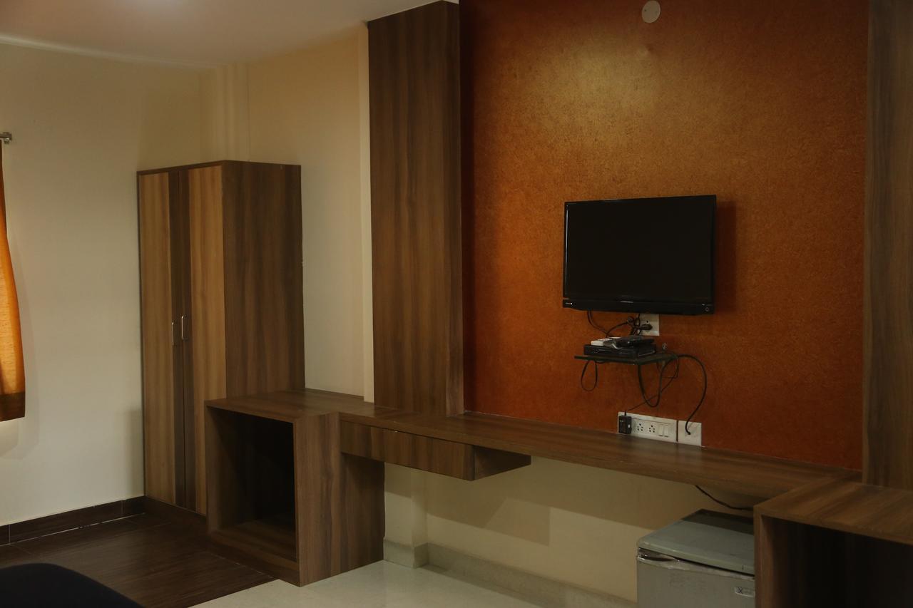 Hotel Dwaraka Paradise Haiderabad Buitenkant foto
