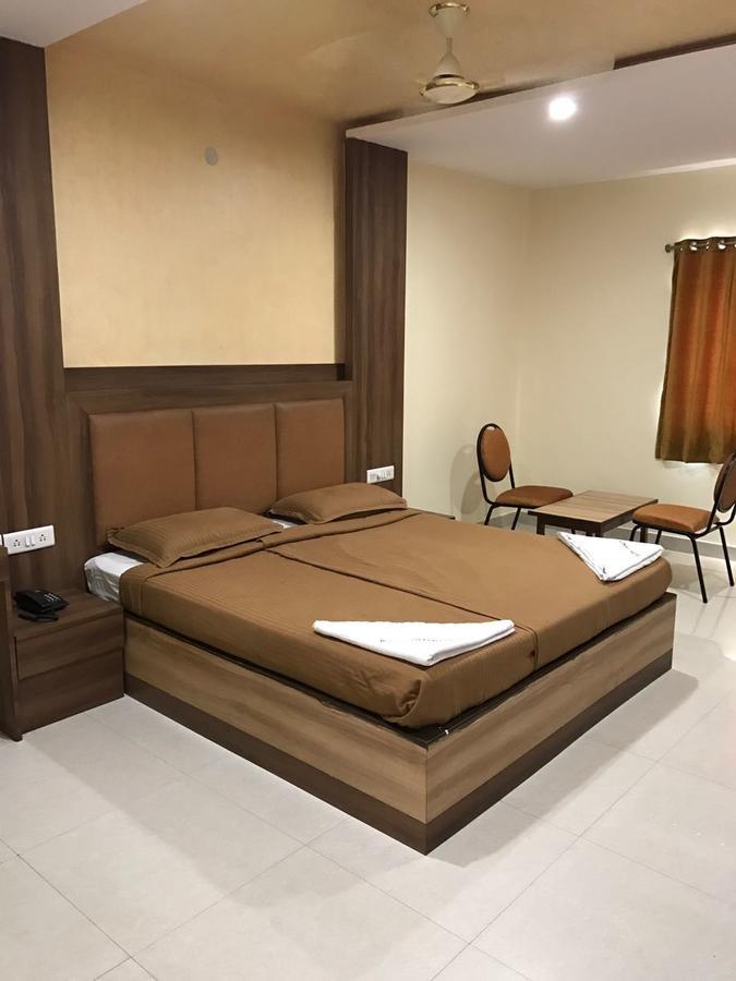 Hotel Dwaraka Paradise Haiderabad Buitenkant foto